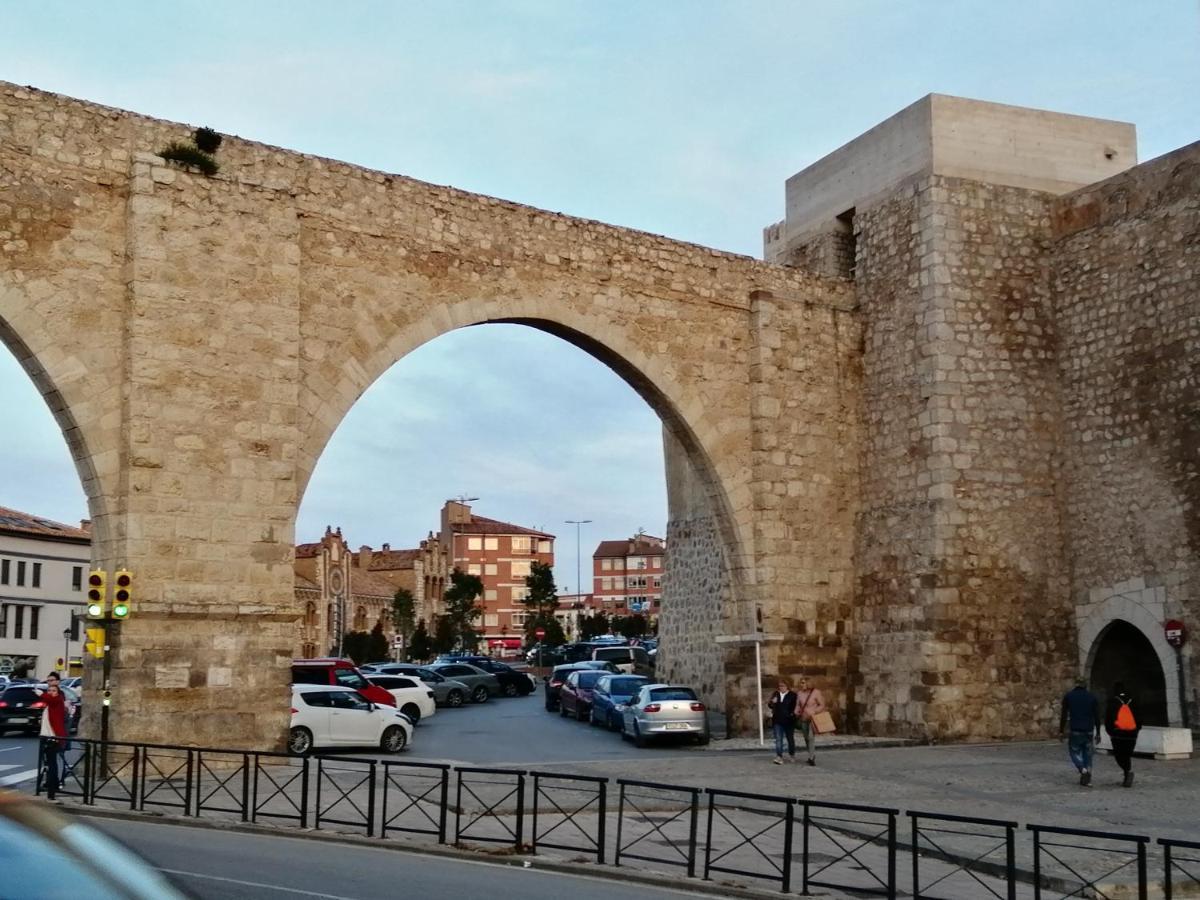 Estudios Los Arcos Teruel Esterno foto